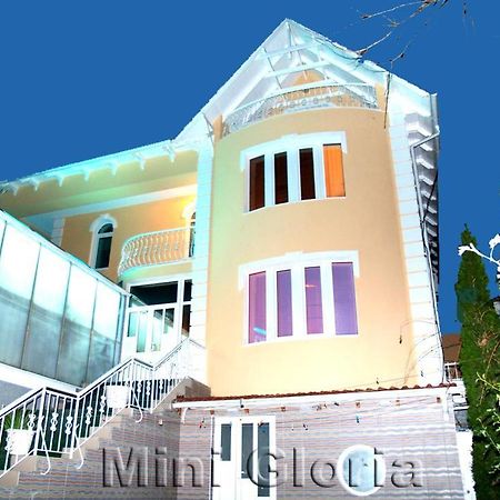 Gloria Mini-Hotel Kischinau Exterior foto